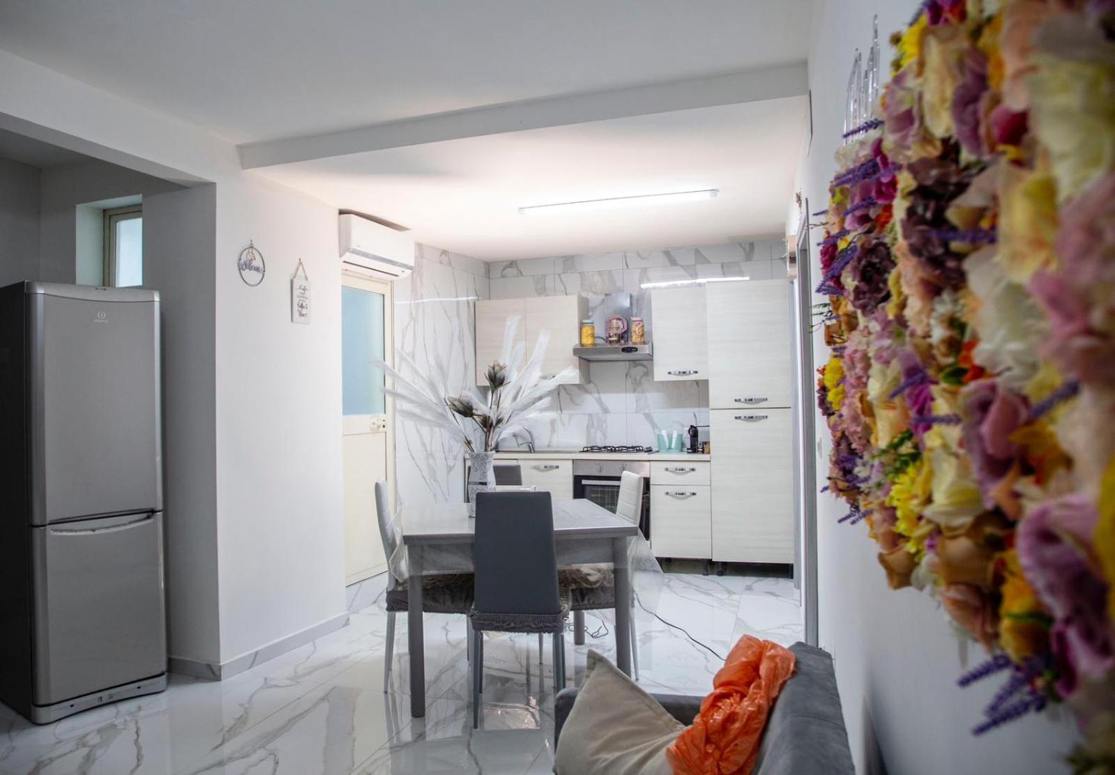 Tiluri Apartment Napoli Exterior foto